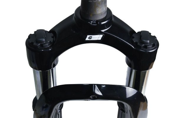 Вилка GRINZ ES 245-2 26"*1.1\8" ход 60мм, пружина, предварительное сжатие, стальная, черно\белая, 2,55кг Вилка GRINZ ES 245-2 26"*1.1\8" ход 60мм, пружина, предварительное сжатие, стальная, черно\белая, 2,55кг